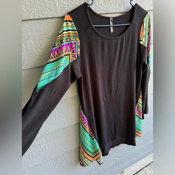 Cotton Long Sleeve Women’s Voll Blouse Black and Aztec Print Size Large - Picture 2 of 5